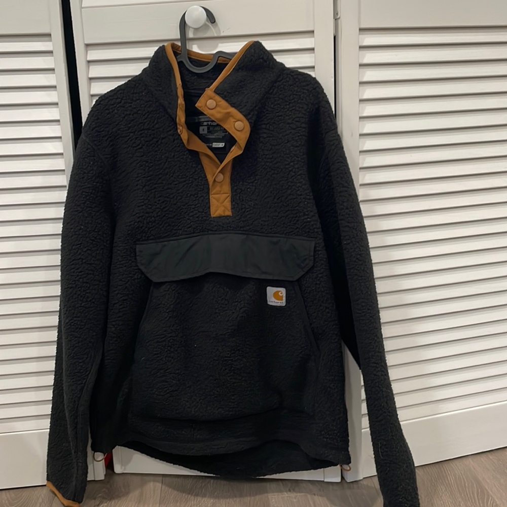 Carhartt Men’s pullover fleece sweater.
